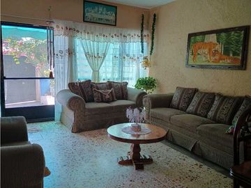 CASA EN VENTA EN ESQUINA CERCA DE FLORES MAGON CUERNAVACA