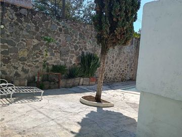 CASA EN VENTA EN ESQUINA CERCA DE FLORES MAGON CUERNAVACA