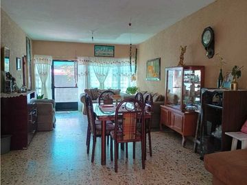 CASA EN VENTA EN ESQUINA CERCA DE FLORES MAGON CUERNAVACA