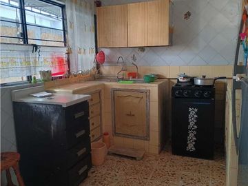CASA EN VENTA EN ESQUINA CERCA DE FLORES MAGON CUERNAVACA
