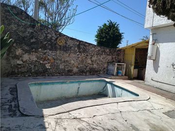 CASA EN VENTA EN ESQUINA CERCA DE FLORES MAGON CUERNAVACA