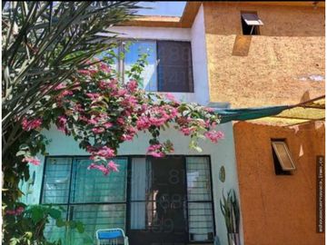 CASA EN VENTA EN ESQUINA CERCA DE FLORES MAGON CUERNAVACA