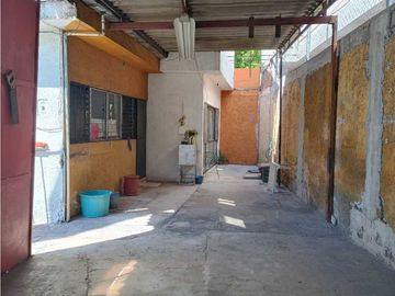 CASA EN VENTA EN ESQUINA CERCA DE FLORES MAGON CUERNAVACA