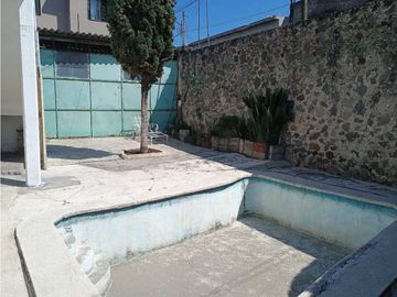 CASA EN VENTA EN ESQUINA CERCA DE FLORES MAGON CUERNAVACA