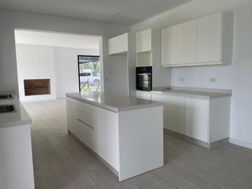Casa en Venta a estrenar en La Calesa,Pilara,5 amb