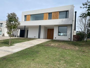 Casa en Venta a estrenar en La Calesa,Pilara,5 amb