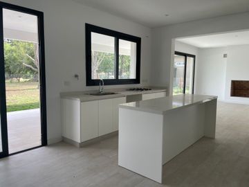Casa en Venta a estrenar en La Calesa,Pilara,5 amb
