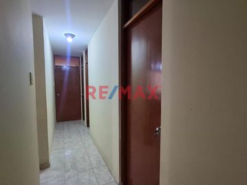 🌟 ¡OPORTUNIDAD ÚNICA EN CHICLAYO! 🌟

Descubre la comodidad y la modernidad en este hermoso departamento flat, perfectamente ubicado en Av. Grau 1078