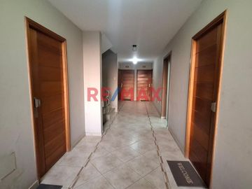 🌟 ¡OPORTUNIDAD ÚNICA EN CHICLAYO! 🌟

Descubre la comodidad y la modernidad en este hermoso departamento flat, perfectamente ubicado en Av. Grau 1078