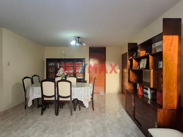 🌟 ¡OPORTUNIDAD ÚNICA EN CHICLAYO! 🌟

Descubre la comodidad y la modernidad en este hermoso departamento flat, perfectamente ubicado en Av. Grau 1078