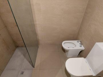 DEPARTAMENTO 3 AMBIENTES PRIMER PISO POR ESCALERA SIN EXPENSAS EN VENTA EN FLORES