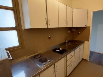 DEPARTAMENTO 3 AMBIENTES PRIMER PISO POR ESCALERA SIN EXPENSAS EN VENTA EN FLORES