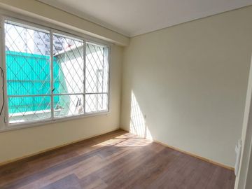 DEPARTAMENTO 3 AMBIENTES PRIMER PISO POR ESCALERA SIN EXPENSAS EN VENTA EN FLORES