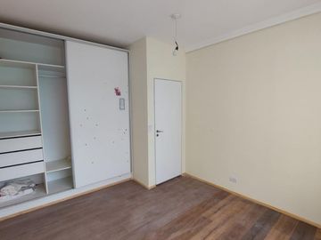 DEPARTAMENTO 3 AMBIENTES PRIMER PISO POR ESCALERA SIN EXPENSAS EN VENTA EN FLORES