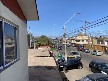 VENTA DE CASA AMPLIA  A PASOS DE HOSPITAL DE IQUIQUE - 12 HABITACIONES