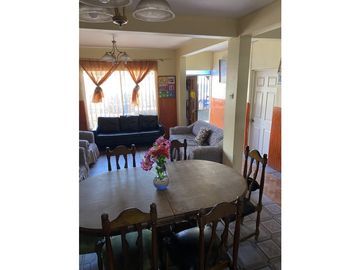 VENTA DE CASA AMPLIA  A PASOS DE HOSPITAL DE IQUIQUE - 12 HABITACIONES