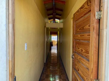 VENTA DE CASA AMPLIA  A PASOS DE HOSPITAL DE IQUIQUE - 12 HABITACIONES