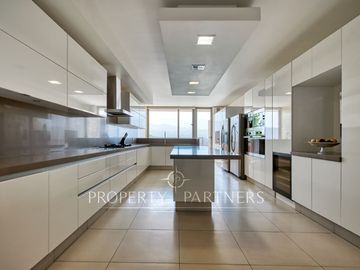 Exclusivo, imponente vista, piscina climatizada