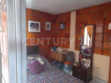 VENDO CASA  DE TRES PISOS CON APARTAMENTOS INDEPENDIENTES EN SALOMIA
