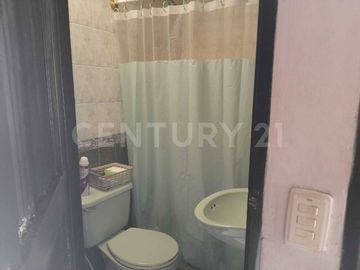 VENDO CASA  DE TRES PISOS CON APARTAMENTOS INDEPENDIENTES EN SALOMIA