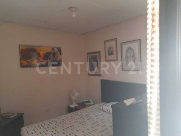 VENDO CASA  DE TRES PISOS CON APARTAMENTOS INDEPENDIENTES EN SALOMIA