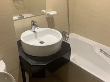 Spacious 2brw PS Fully Furnish Condo in Makati One Central Condo Salcedo Village