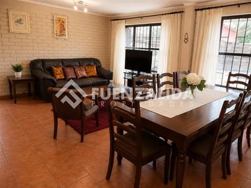 Casa en venta de 3 dorm. en Las Condes.