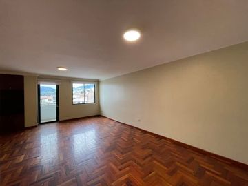 Vendo departamento central en Loja