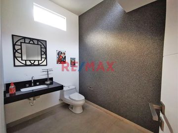 Vendo Casa Exclusiva En Urb.La Planicie (El Refugio) La Molina
