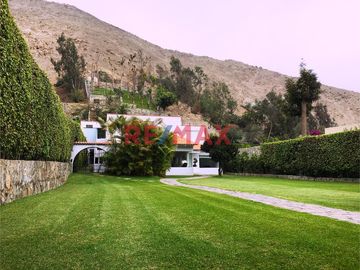 Vendo Casa Exclusiva En Urb.La Planicie (El Refugio) La Molina