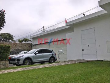 Vendo Casa Exclusiva En Urb.La Planicie (El Refugio) La Molina