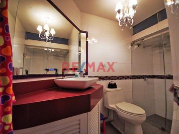 Vendo Casa Exclusiva En Urb.La Planicie (El Refugio) La Molina