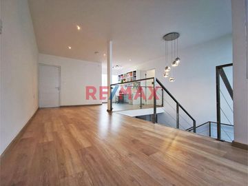 Vendo Casa Exclusiva En Urb.La Planicie (El Refugio) La Molina