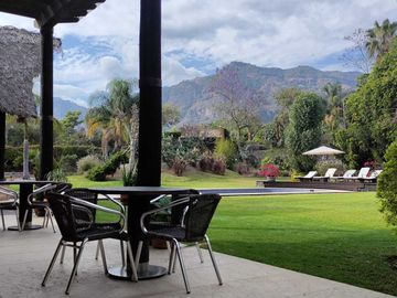 Vendo preciosa propiedad con vista panorámica a las montañas en Tepoztlán Morelo