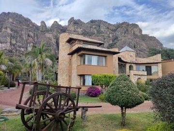 Vendo preciosa propiedad con vista panorámica a las montañas en Tepoztlán Morelo