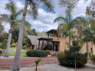 Vendo preciosa propiedad con vista panorámica a las montañas en Tepoztlán Morelo