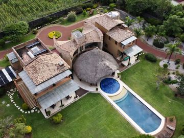 Vendo preciosa propiedad con vista panorámica a las montañas en Tepoztlán Morelo