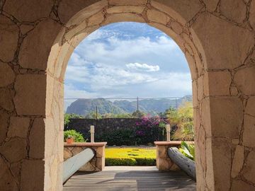 Vendo preciosa propiedad con vista panorámica a las montañas en Tepoztlán Morelo