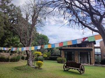 Vendo preciosa propiedad con vista panorámica a las montañas en Tepoztlán Morelo