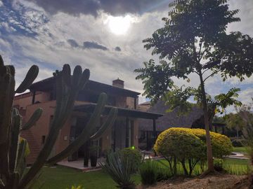 Vendo preciosa propiedad con vista panorámica a las montañas en Tepoztlán Morelo