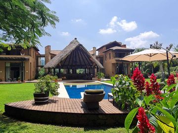 Vendo preciosa propiedad con vista panorámica a las montañas en Tepoztlán Morelo