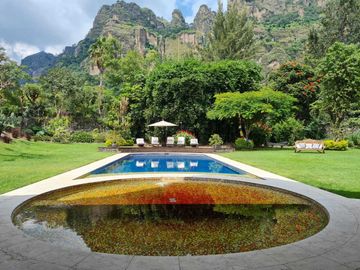 Vendo preciosa propiedad con vista panorámica a las montañas en Tepoztlán Morelo