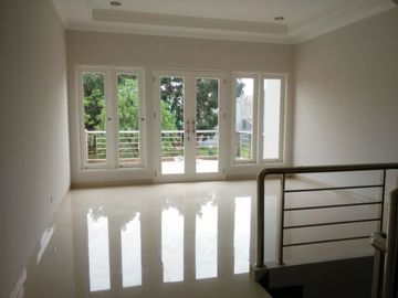Dijual rumah siap huni di Icon Simplicity BSD City Bagus Baru Luas Murah Hoek dg Roof Garden