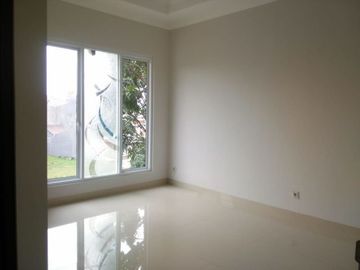 Dijual rumah siap huni di Icon Simplicity BSD City Bagus Baru Luas Murah Hoek dg Roof Garden