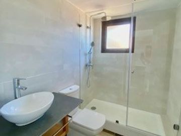Departamento en venta de 4 dorm. Sector Cochoa