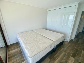 Departamento en venta de 4 dorm. Sector Cochoa