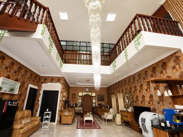 Rumah 2 Lantai Di Tepi Jalan Provinsi Strategis Untuk Kantor DLL