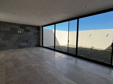 Excelente Casa en Venta en Alto Lago