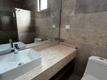 Excelente Casa en Venta en Alto Lago