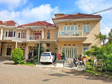 Rumah Villa Luas 256 daerah Kusuma Estate kota Batu Malang